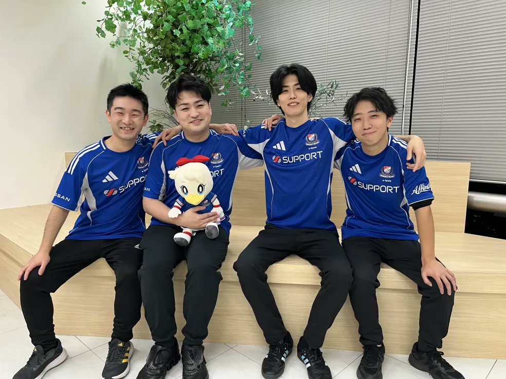 fmarinosesports's tweet photo. #シャドウバース 部門 
【#RSPL 2025】League Championship

🏆2025 SEASON CHAMPION🏆

RSPL 2025シーズンを優勝することができました👏
チームメンバーで支え合い、ファン・サポーターと勝ち取ったタイトルです。
応援いただき本当にありがとうございました！

 #マリノスファミリー 
 #YFMWIN https://t.co/bhchXstqgX
