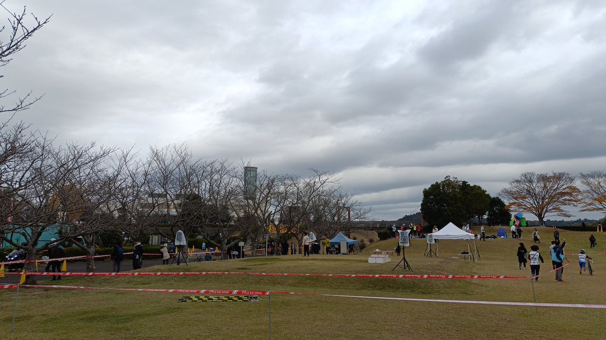 今日は千葉県の成田でCTUのデュアスロンです。
昨日はいい天気だったのに、今日は生憎のお天気。