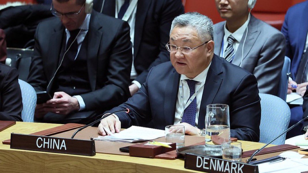 MsMelChen's tweet image. Let me sum up the Japan -China row that has now made it to the UN: 

China: Taiwan belongs to us - reunification is a matter of when, not if. Here, look at our unprecedented military buildup!

Japan: if warships and the use of force are involved to take Taiwan, that threatens…