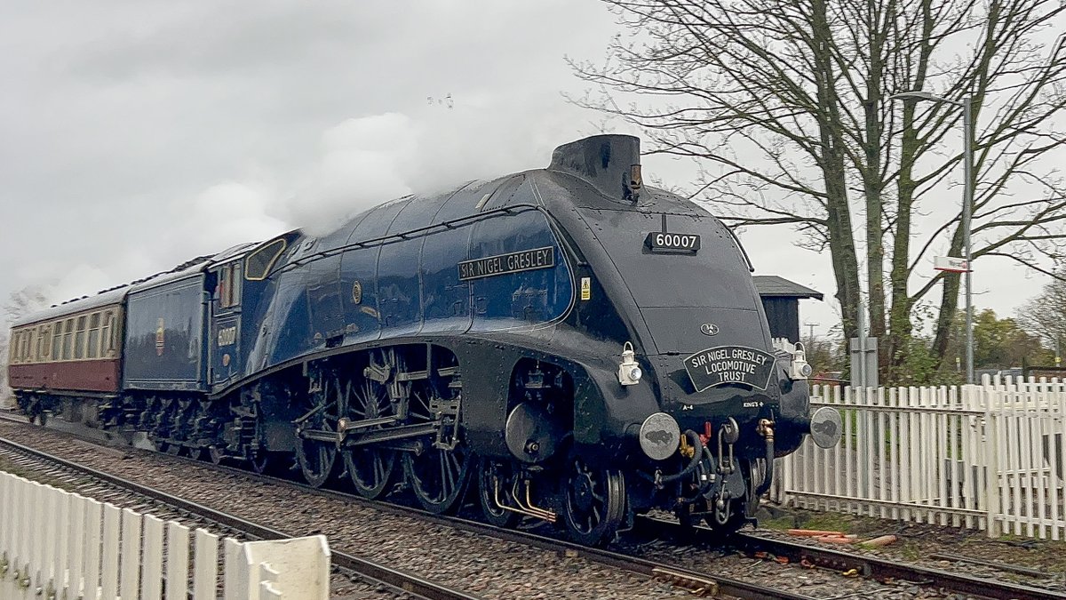 GeorgeBeany978's tweet photo. A very very wet and cold November Saturday and what do I do, sit in a warm home..... no!

Today I headed out to Manea on the Hereward Line (Ely to Peterborough) to see LNER A4 60007 'Sir Nigel Gresley' perform a turning move before heading home. Also other bits seen there too! https://t.co/FkMolNShon