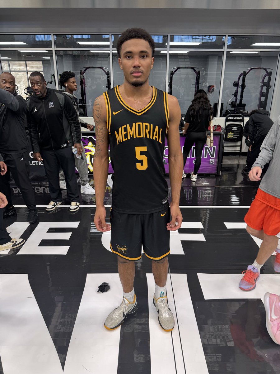 bahoopsTX tweet media