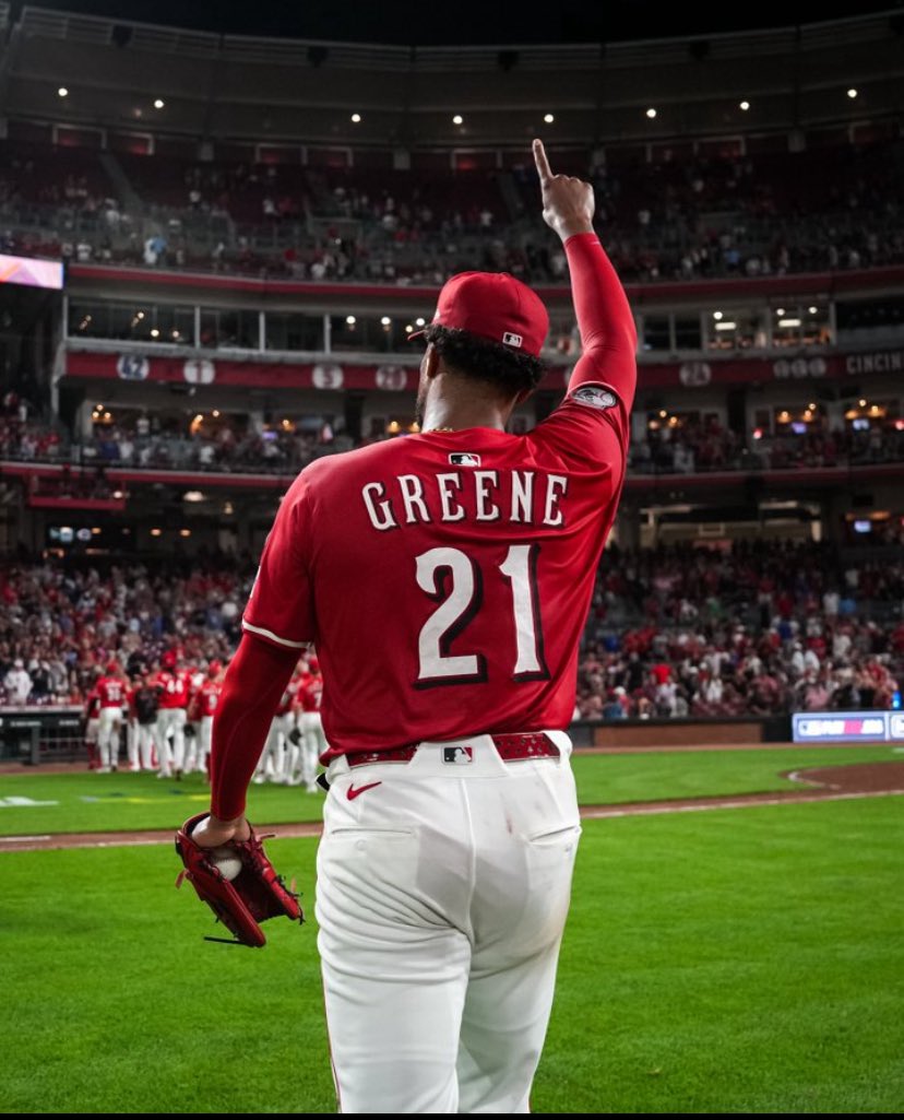 SleeperReds's tweet image. Bleacher Report dropped their predictions for the Reds Starting Rotation:

1. RHP Hunter Greene
2. LHP Andrew Abbott
3. LHP Nick Lodolo
4. RHP Brady Singer
5. RHP Chase Burns

Looks like an elite rotation👀🌟