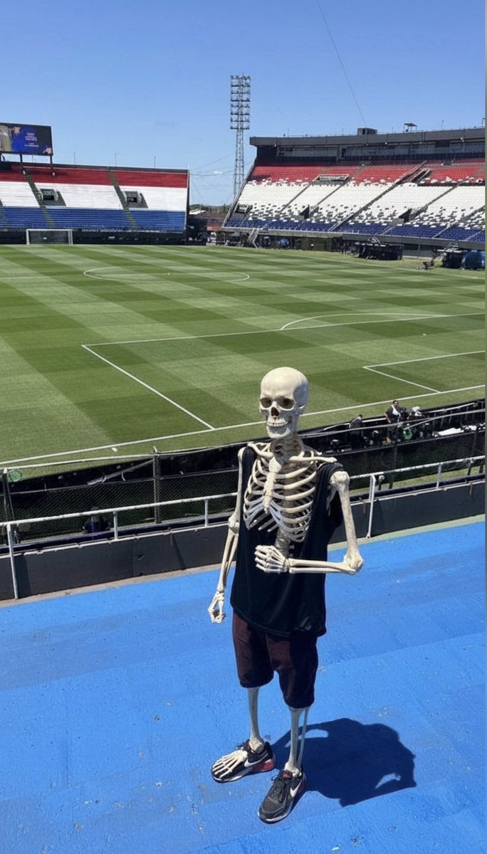 Este hincha de Atlético Mineiro se la jugó y quedó completamente sin Aura y sin alma.