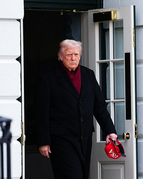 laromadelsur's tweet image. Nunca lo olviden. Trump se preparó toda la vida para lo que está viviendo ahora. No tiene más reelección. El tipo está en su prime, nunca mas volverá a vivir lo que hoy está viviendo. Y es en momentos así cuando alguien hace historia, y sobre todo, hace que todo cambie.