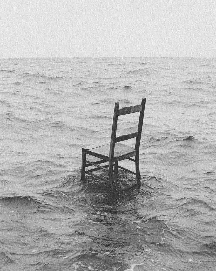 ‘
Bir zaman sonra her şeyi unutacaksın,
Her şey de seni.

Adın bile anılmayacak “
Bu neyin telaşı insanoğlu…✍️

…🍂🥀