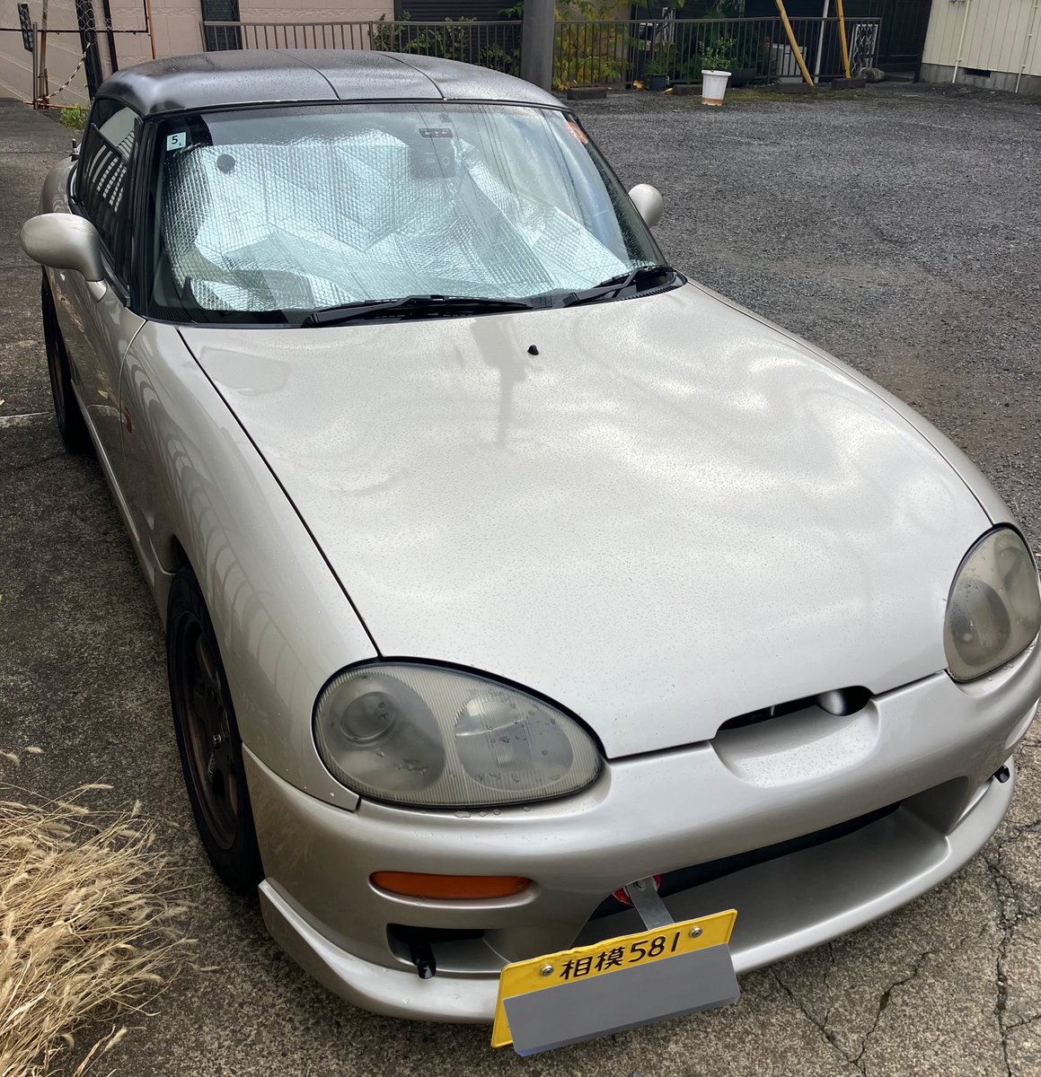 umeponea11r's tweet image. 皆さまおはようございます^ ^
昨日のリブロックで車体の穴ができてたところにクロス貼ってＢ１液塗ったところを強めに触ると・・・なかなか強そう♪
裏側からも塗るのでさらに強度上がるとするとかなり良い感じです(o^^o)…