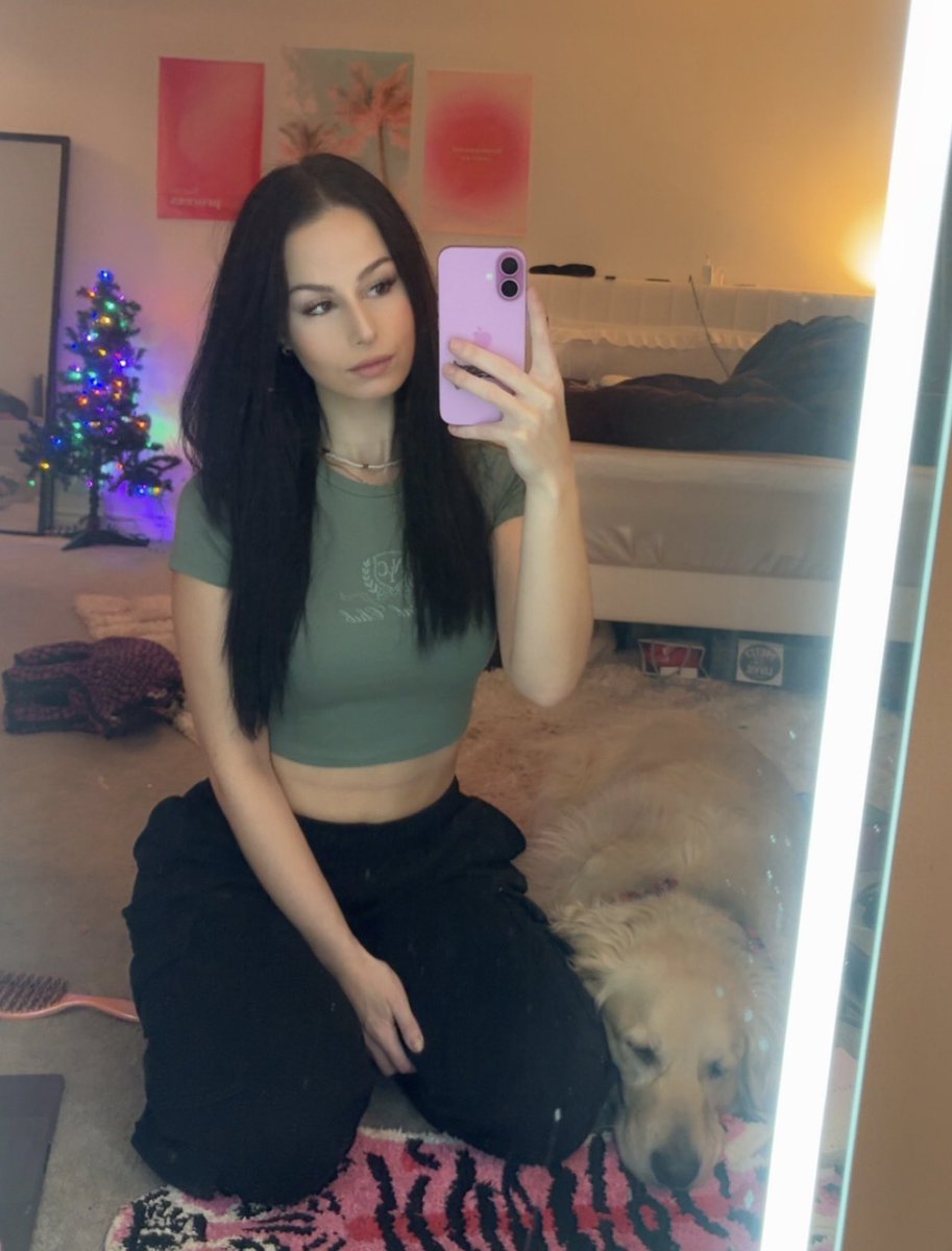 Live with drinks on #bo7 

Kick/danielledvs
Twitch/danielledvs