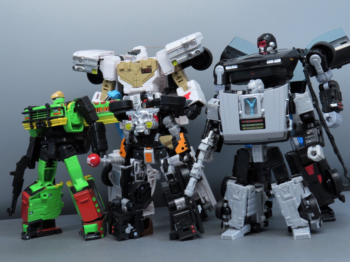 gLYjzoShlTvAN0g's tweet image. オートボットスペシャリストチーム。スーパースター達の共演。この車系コラボの格好良さよ。

#トランスフォーマー 
#Transformers