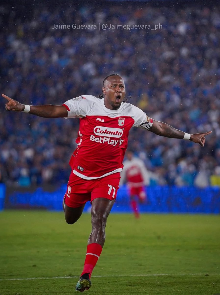 Este señor tiene goles de zurda, de derecha, de rebote, de penal, fuera del área, de tiro libre, de chilena, en todos los arcos, en los clásicos, en todas las canchas, en todas las instancias jugadas y en todos los contextos.

El último ídolo del CISF.