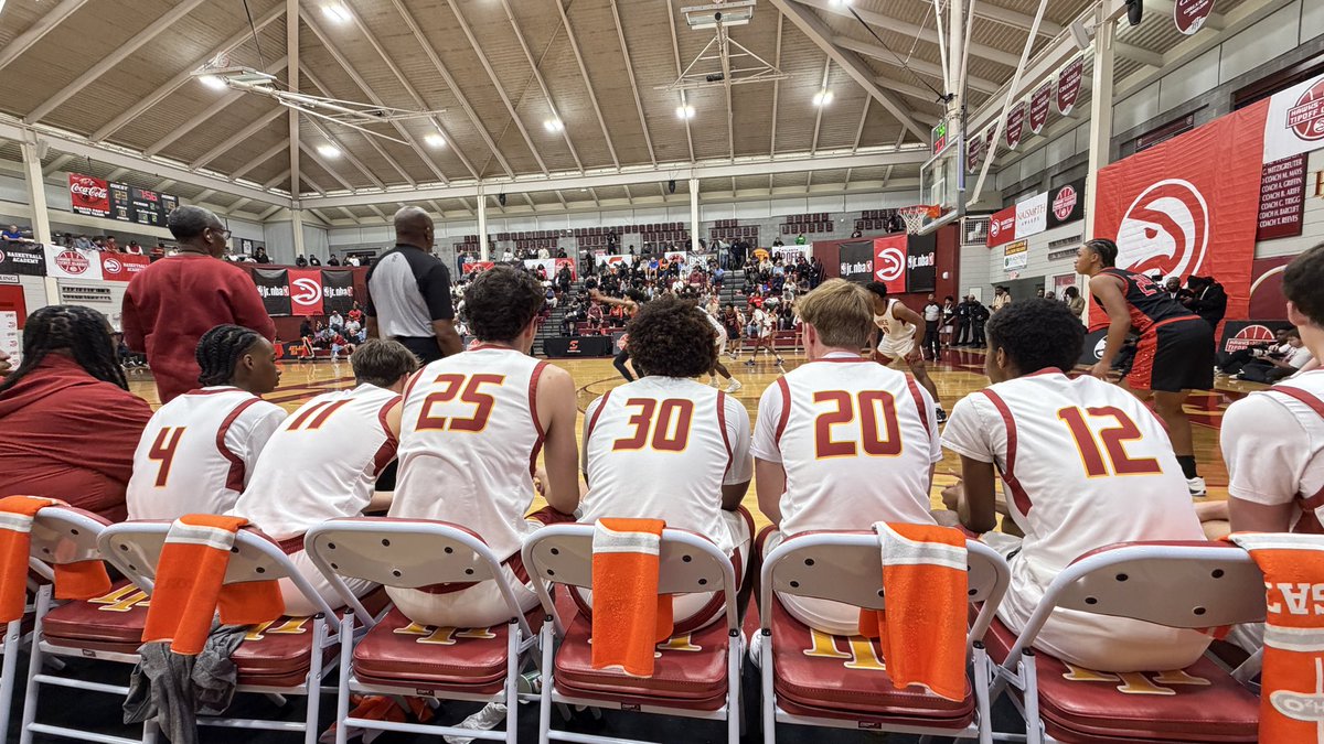 Game 5 is underway 👀

<a href="/WoodwardBBall/">Woodward Basketball</a>  VS <a href="/hiesbasketball/">HIESbasketball</a> 

Live Stream w/ <a href="/SUVtv/">SUVtv</a> : thesuvtv.com/hawksnaismitht…