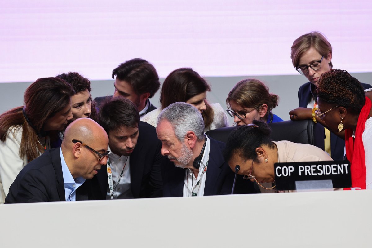 IISD_ENB's tweet image. As a result of the turmoil related to the adoption of decisions on the #mitigation work programme and indicators for the Global Goal on #Adaptation, the closing plenary was suspended for over an hour Saturday, with parties huddling in various parts of the room 

#COP30 #GGA