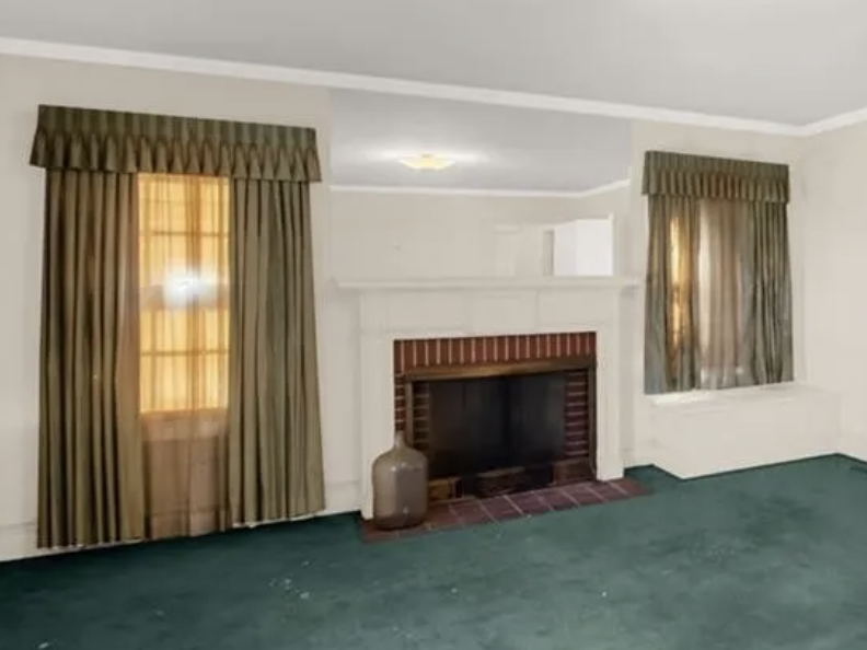 oldhouseunder50's tweet image. Spacious c.1937 #NorthCarolina 3-Bedroom Home with Hardwood Floors, Fireplace, and #Greenhouse – $79K. oldhousesunder100k.com/spacious-c-193…