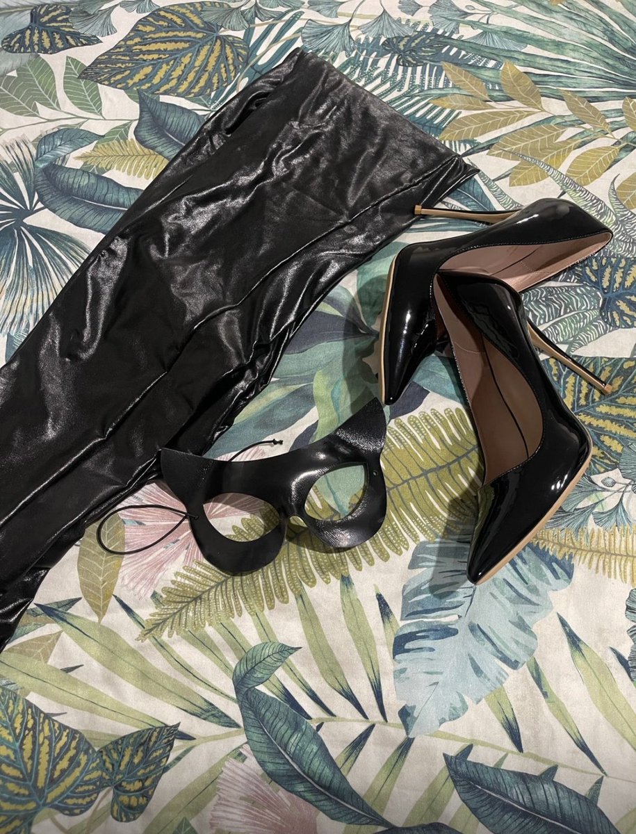 Toes_that_tempt's tweet photo. If you think youโre ready for thisโฆ youโre not. Not yet!
#HeelsAddict
#GoddessVibes
#DominantEnergy
#MysteryWoman
#HighHeelQueen
#TeaseAndPlease
#MaskedMystery
#FootFetishX
#FeetOnFire
#ArchedAndDeadly
#SoleObsession
#ForbiddenFantasy
#StayReady
#LinkDroppingSoon https://t.co/MAtM6fAtyZ