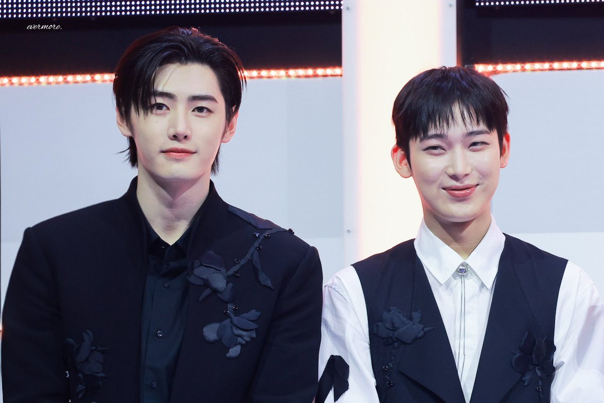 sunoobestboi's tweet photo. kim sunoo and park sunghoon congratulations on your happy relationship 🤍 https://t.co/dogklN4Qea
