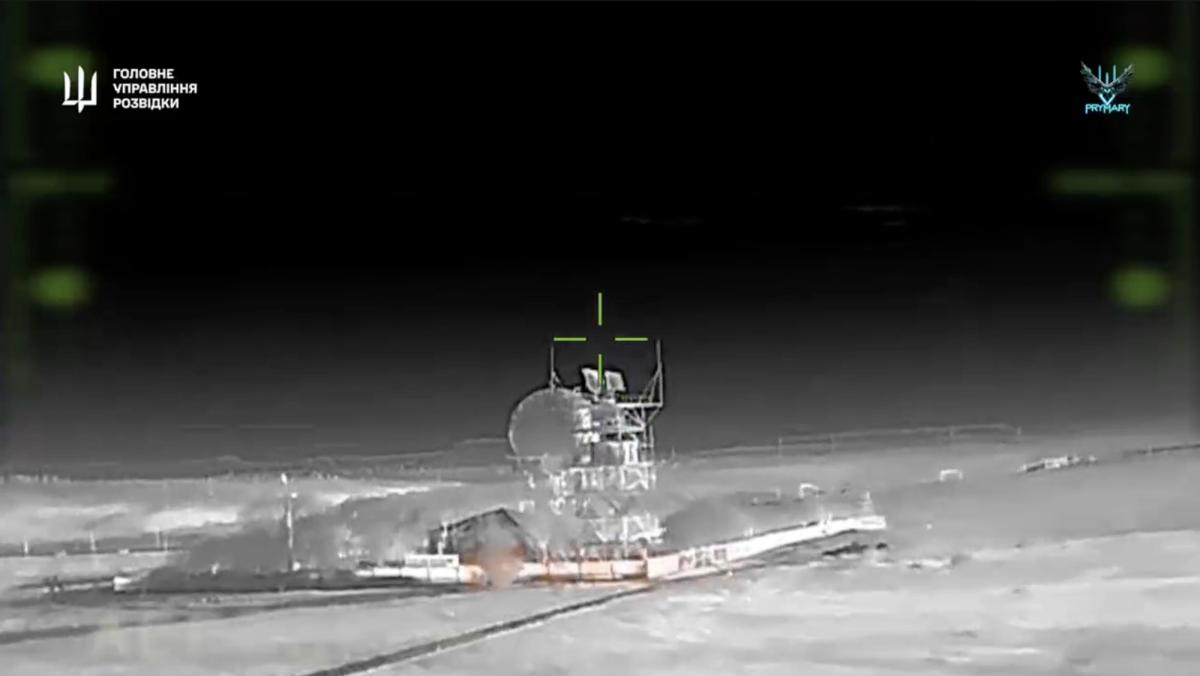 nypost's tweet photo. Ukrainian military shares video of wild strikes against Russian assets in Crimea https://t.co/UJ1Mc2YaQm https://t.co/d0FuhhxyyJ