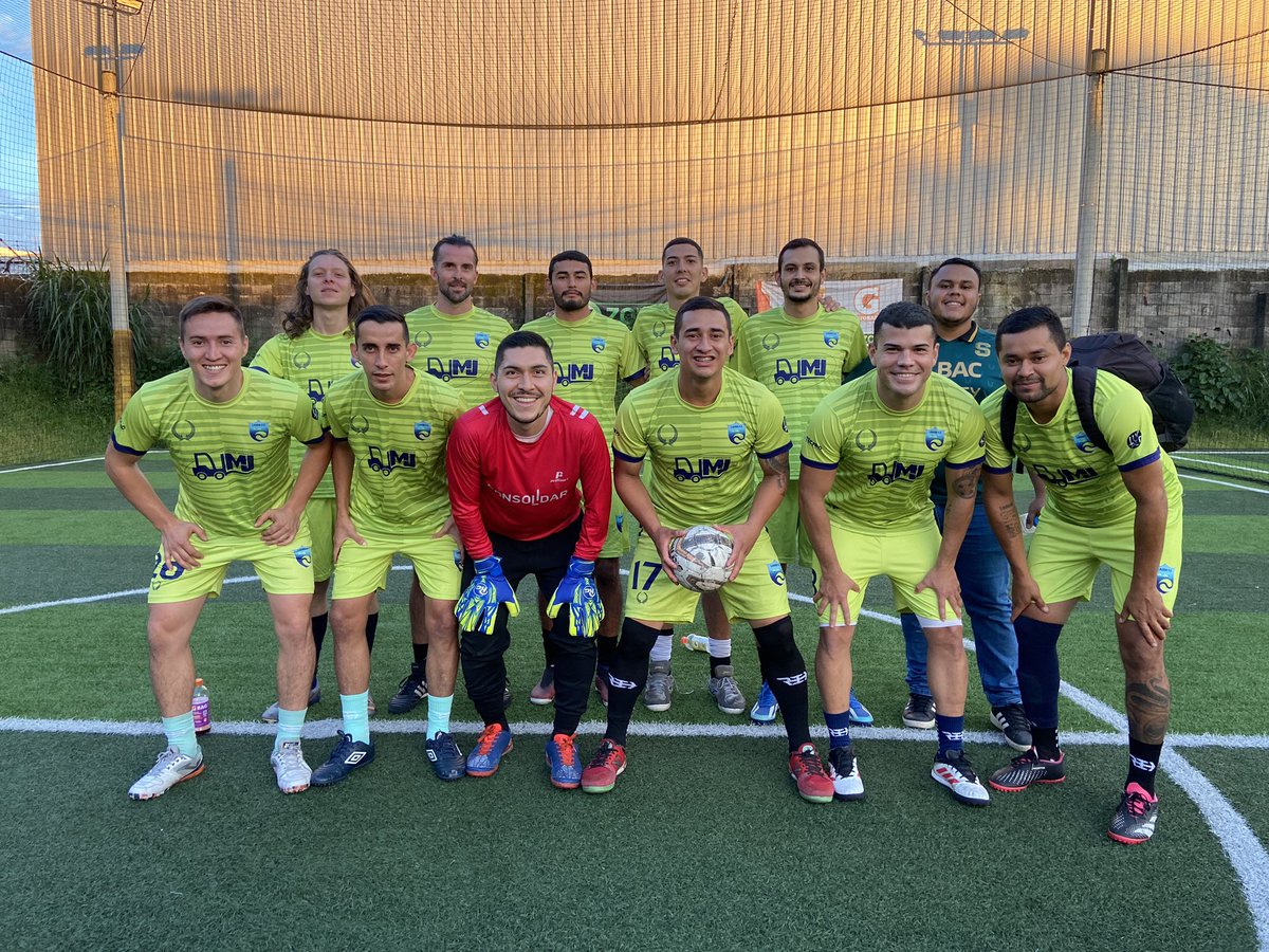FcXantaana's tweet photo. El partido fue parejo hasta que empezó 
Resultado Final: 14-3 VAMOOOOOOSSS🧅 https://t.co/1vZzzbDz2i