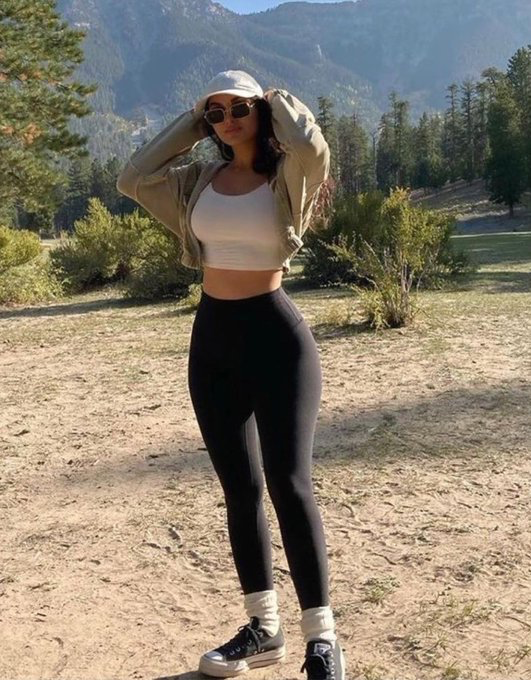 sssniperwolf49's tweet photo. SSSniperwolf soo thick😍😍#sssniperwolf https://t.co/Lvv6cWtAUT