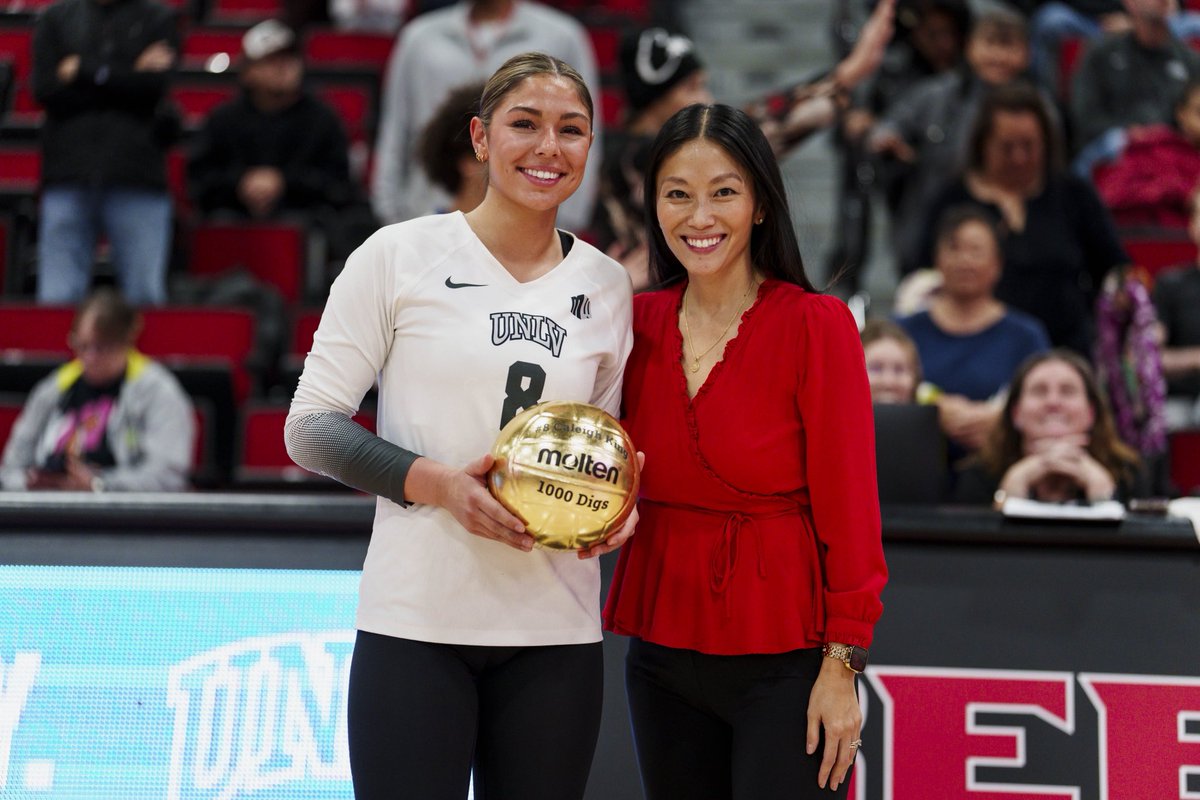 UNLVvball's tweet image. Caleigh King, AKA Ms. 1,000 career digs 😎😎😎