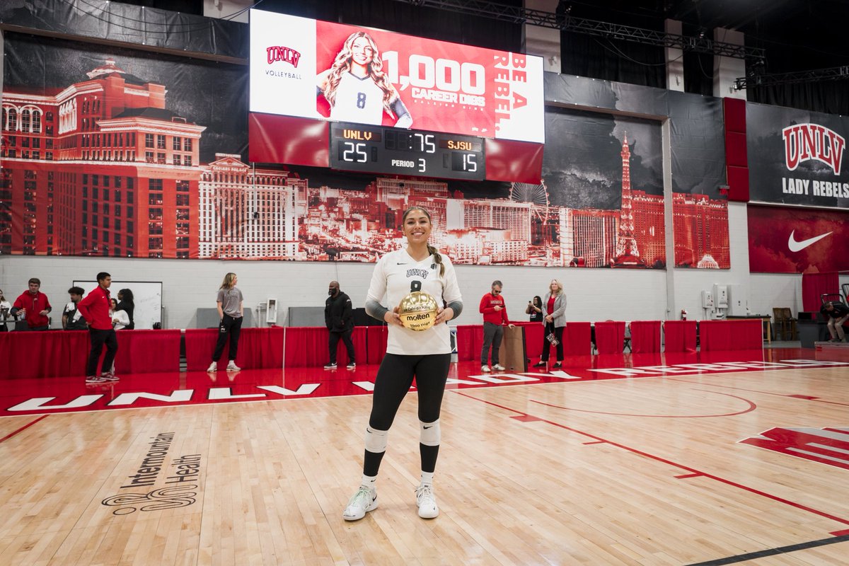 UNLVvball's tweet image. Caleigh King, AKA Ms. 1,000 career digs 😎😎😎