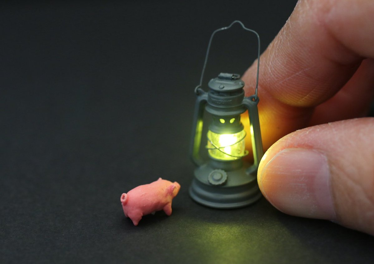 nunu's houseミニチュア教室
第２回はオイルランタンです。

ぶひんも興味津々のようです🐖

#ミニチュア