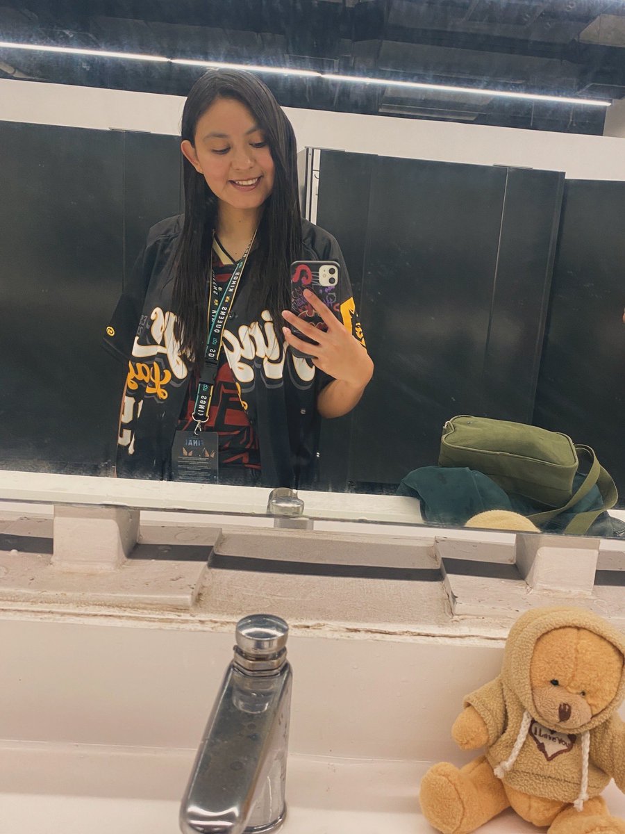 BereRandom's tweet image. Es muy bonito ser parte del CALIGARISMO 🧸

Ya me puse triste, ya me enoje y volví a estar más triste. 

Fue increíble apoyar al PELUCHE CALIGARI 🧸 en esta etapa. 
Cada partido fue muy emocionante y verlos llegar a la final con el estadio lleno de sus colores fue lo mejor ❤️