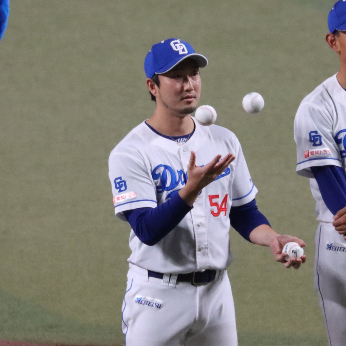 104katsuT's tweet image. 華麗にお手玉するふじっしー✨
それをみて真似してた幸之助くん
#藤嶋健人
#福田幸之介