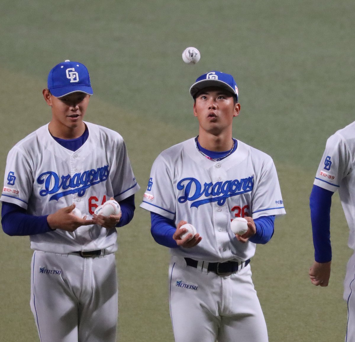 104katsuT's tweet image. 華麗にお手玉するふじっしー✨
それをみて真似してた幸之助くん
#藤嶋健人
#福田幸之介