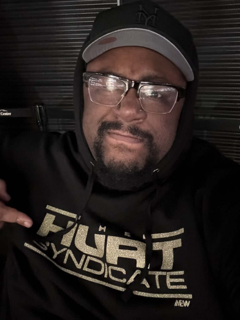 Bashworld2K's tweet image. Yeaaah we the house for @AEW full gear baby it’s time to hurt people tonight 

#fullgear #aew