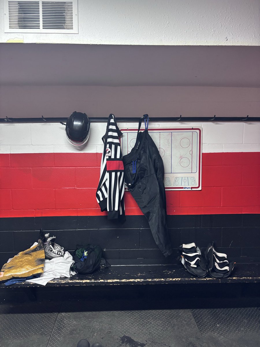 Set up for tonight’s early 7pm start Sr game Hauge Vs Birch Hills.  #BootsOnTheGround #RefLife <a href="/HockeySask_ODP/">Hockey Sask Officiating Program</a> <a href="/MondayNooner/">Monday Nooner</a>