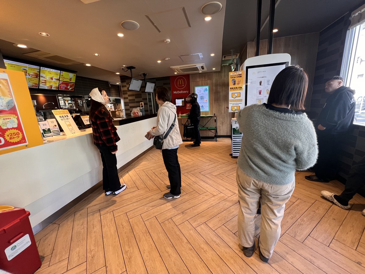 tomo_temple's tweet photo. なーんでマクドはセルフオーダーシステムみたいなんにしたんやろ

これめんどい https://t.co/h8XRxaLbQM
