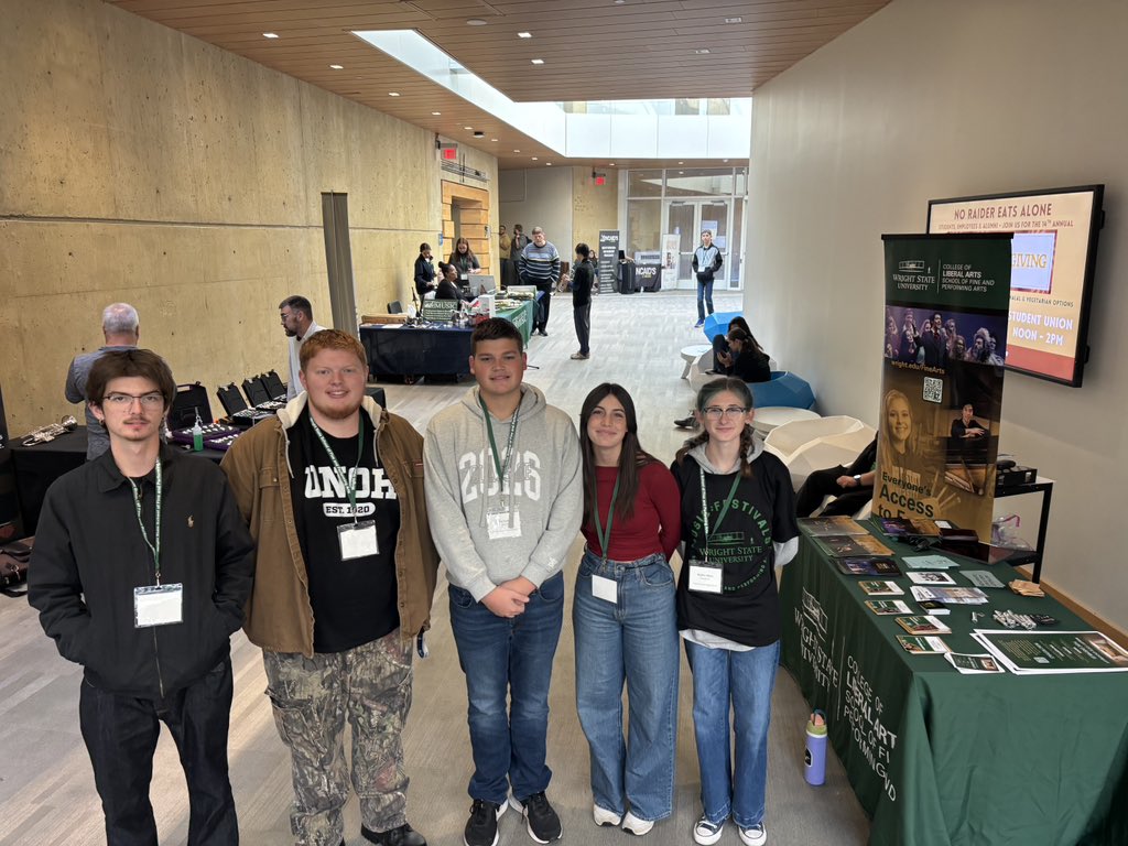 Eastern Brown Bands tweet media