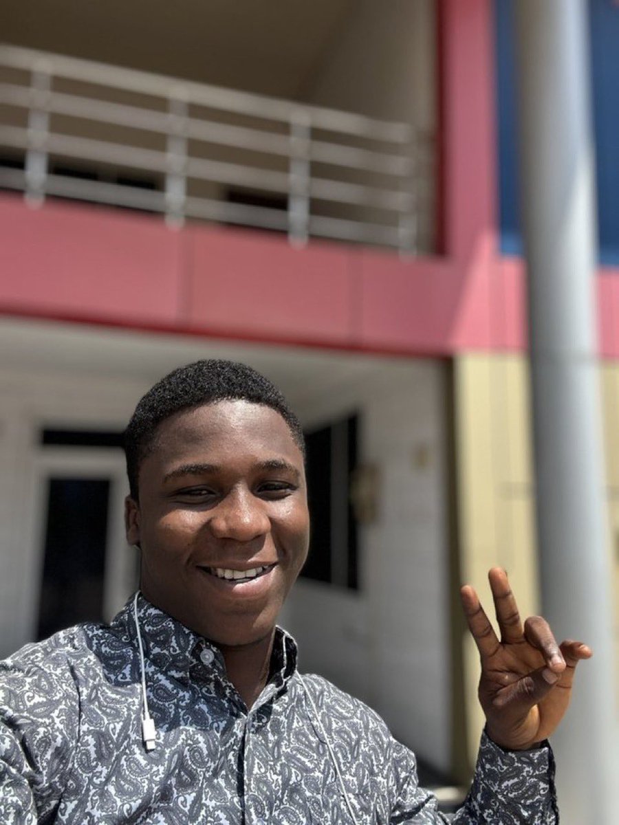 Elorm_Hood's tweet image. Wait ooo today is my birthday 🎂 🤭
20 something years wow