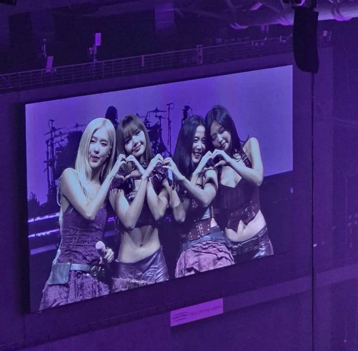 Asaruka_2j's tweet image. BP WORLD TOUR 
DAY-23 : BULACAN D1 

JENNIE 🔥 Mighty red
ROSÉ 🌹Get well soon 

#DEADLINE_IN_BULACAN
#DEADLINE_IN_BULACANDay1