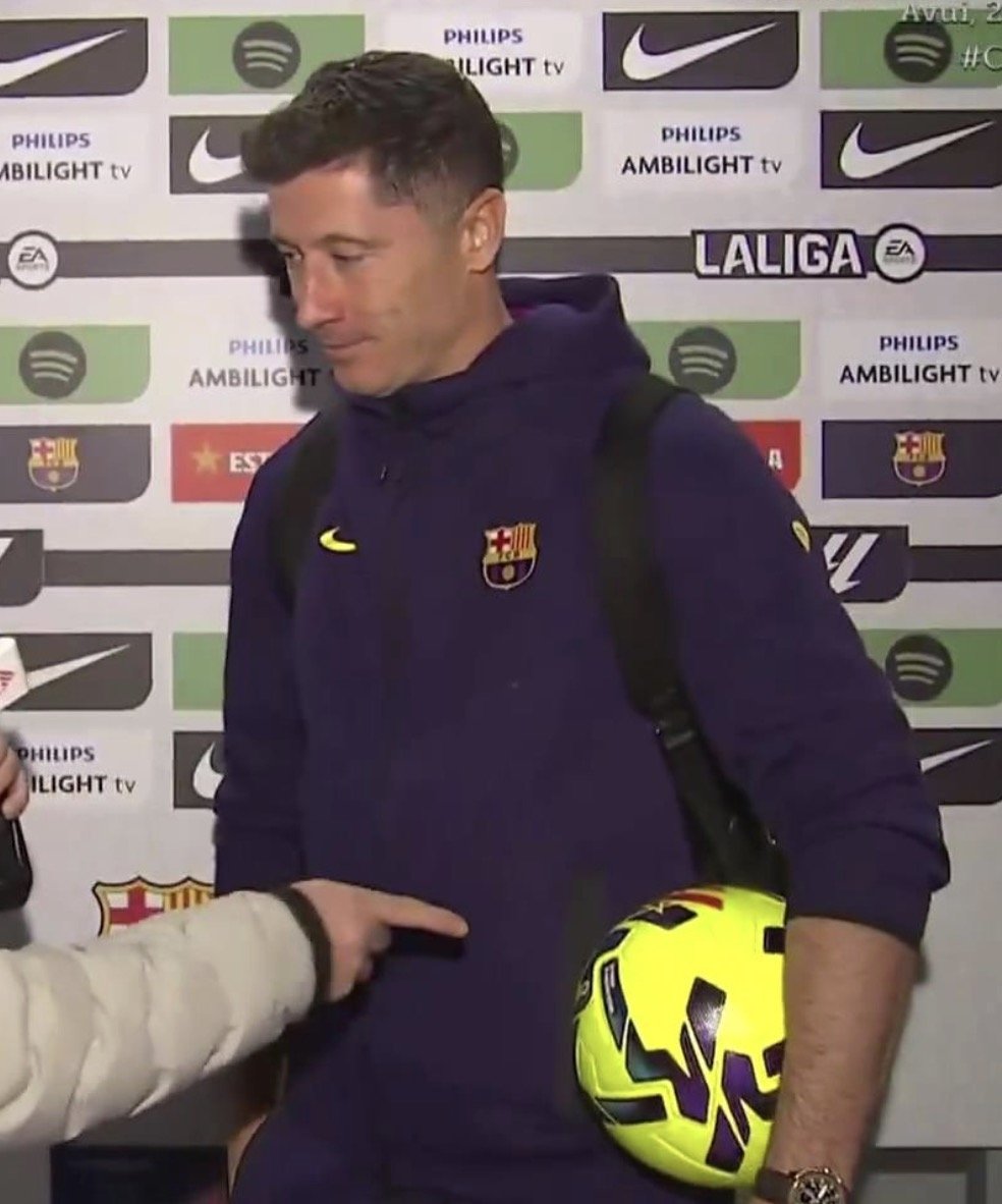 🗣️ Robert Lewandowski: "Bu topu eve götürüyorum. Benim için çok özel, yeni Camp Nou'daki ilk gol..."