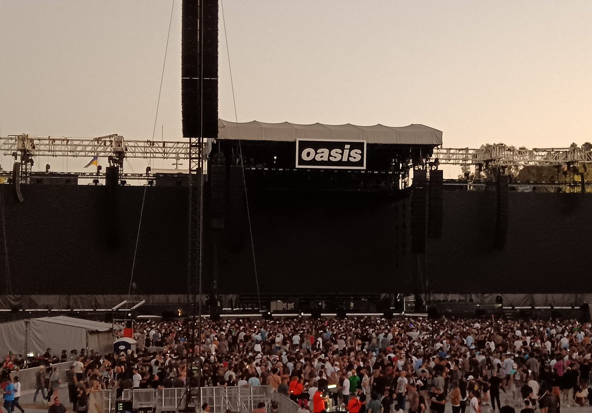 mikecastro82's tweet photo. Pasadena, CA. 7/sep/25
Whatever y Live Forever en lágrimas. https://t.co/s1JjE2hzW4