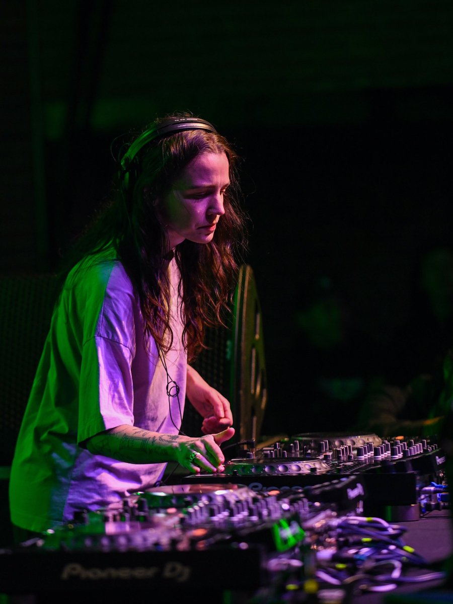 idartes's tweet image. 🔥El #TortazoElectrónico se tomó el mirador artístico de la ciudad y lo convirtió en un punto de encuentro en el que la electrónica bogotana se vive a plena luz: abierta, colectiva y pulsante.

#RedDeEscenariosDeBogotá #AquíSíPasa #ESEBogotá2025