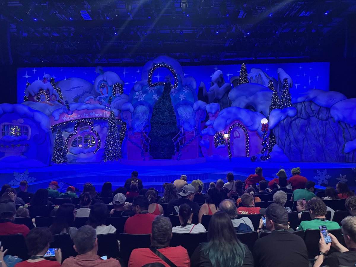 NoCheatCodez's tweet image. Went to Grinchmas performance at Universal Island of Adventures Orlando with the lady.