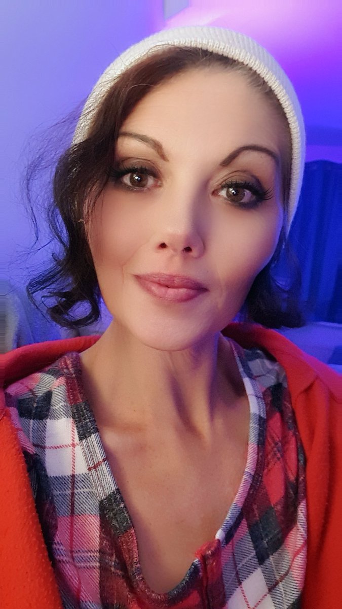 plainemmaloo's tweet photo. I'm off to bed. Long day but a good one. Feeling like I can actually breathe maybe it's the meds??? Whatever it is irs a good feeling. 😊 Night world 🌎 sweet dreams and wherever you are my guardian angel thank you ❤️ https://t.co/fKwIoh0u1v