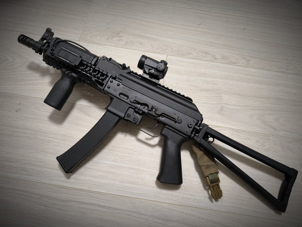 RuoperatorTW's tweet image. LCT handguard on Well Pro PP-19 GBB.
Doable with flat files and few hours of effort.
