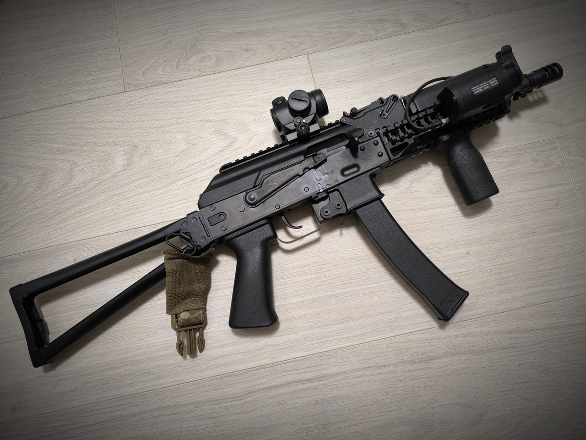 RuoperatorTW's tweet image. LCT handguard on Well Pro PP-19 GBB.
Doable with flat files and few hours of effort.