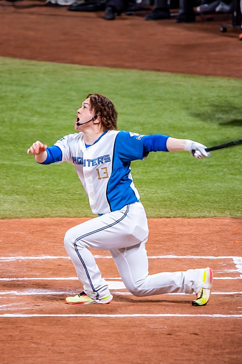 2025/11/22
友人が「膝付いてHR打つとか大谷翔平じゃん」と呟いて笑いが止まらなかった生田目さん😂
しかもこの大谷翔平、ポケットにスマホ入った状態でHR打ってます
＃生田目翼