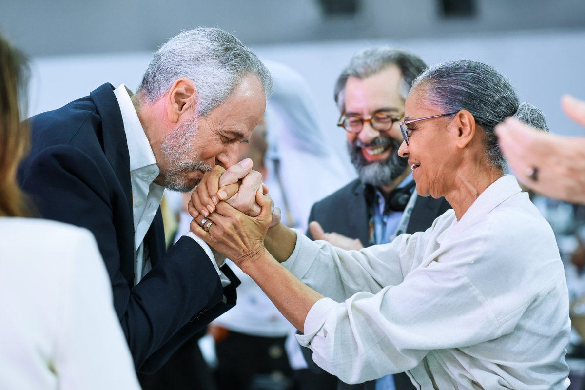 IISD_ENB's tweet image. Delegates exit #COP30 with mixed feelings

The decision to develop a #justtransition mechanism, adoption of the new #gender action plan were applauded 

But many raised concerns on the #GGA indicators and the lack of a reference to fossil fuel transition

enb.iisd.org/belem-un-clima…
