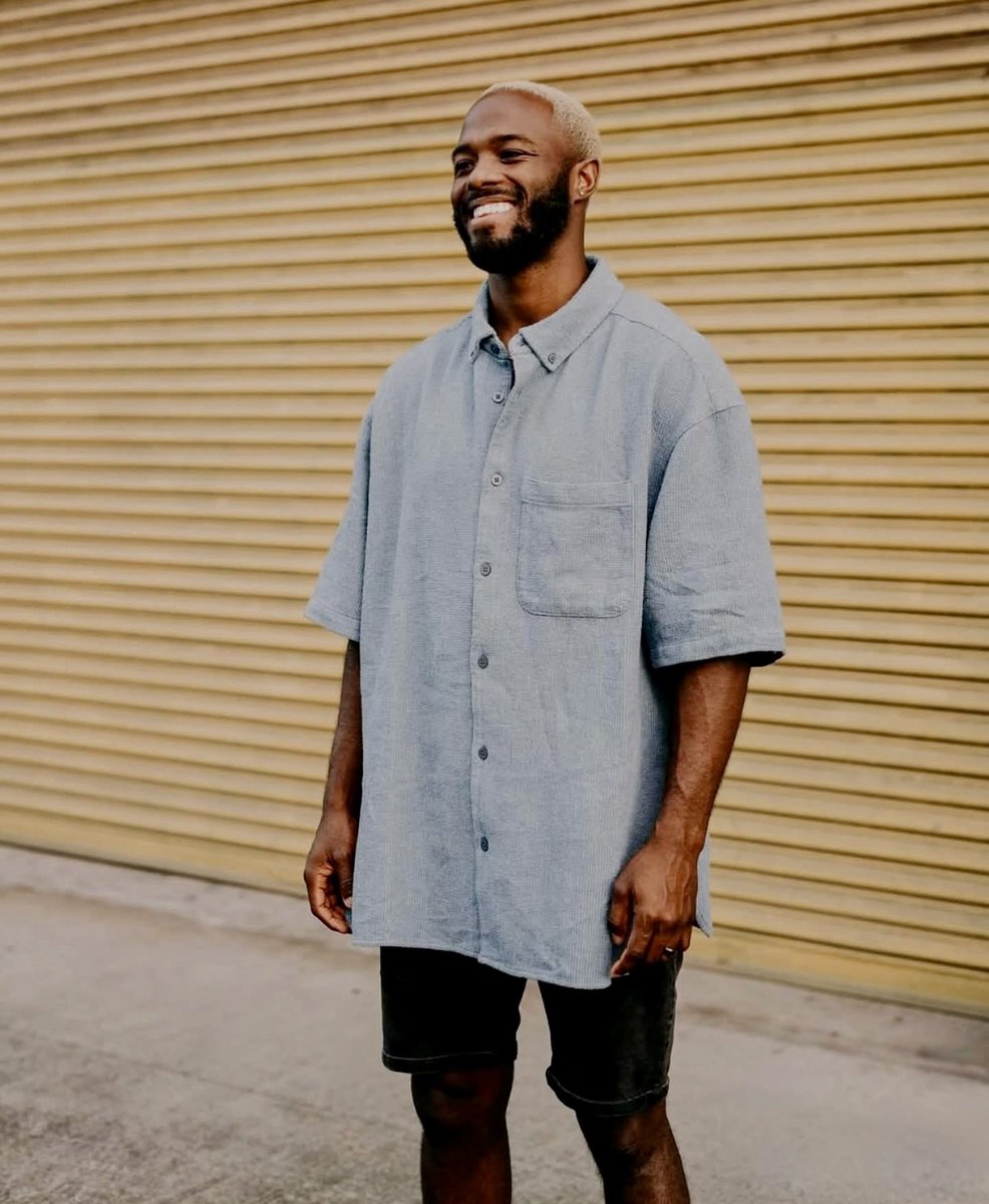 Lulus_Waikiki's tweet image. Happy Saturday! Get ready for #freddyleone live from 7 PM to 10 PM tonight. We’re excited to host you for another fun filled evening in Waikiki. See you all soon! #Aloha 🎸🤙🏽🌴✨