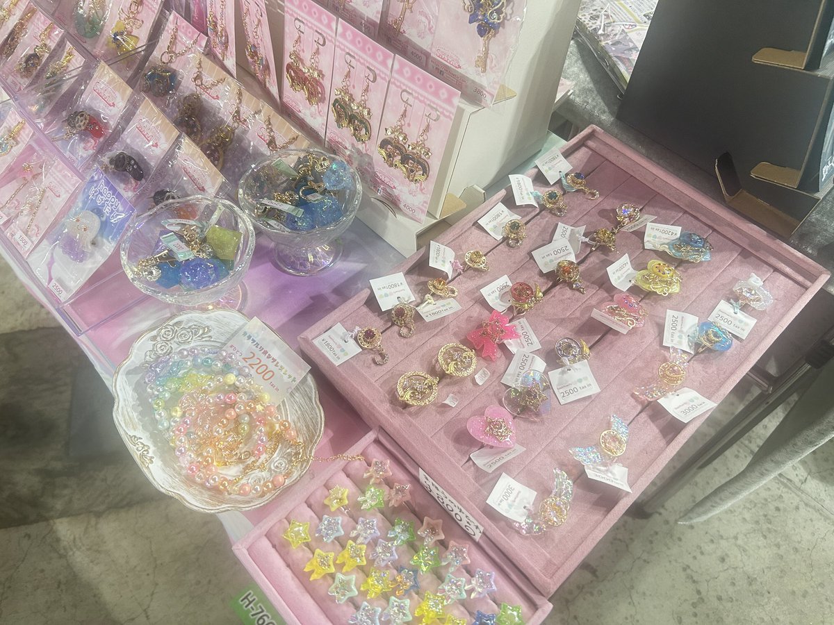 sachinetic's tweet photo. 本日から11/23-24の2日間 #サッポロモノヴィレッジ に出店です✿ﾟ❀.(*´▽`*)❀.ﾟ✿
 大和プレミストドーム（旧サッポロドーム）でH-766にて皆様をお待ちして��ます♪
無事にブース設営終わりました✨️
休憩を挟む事がありますが、是非遊びに来てくださいね😊
とっておきの煌めきお届け致します♪ https://t.co/2EWyFKZrTf