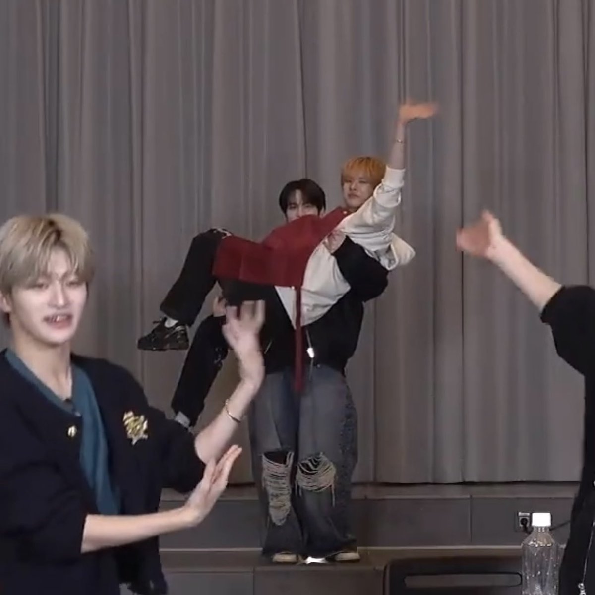 이투.. tweet media