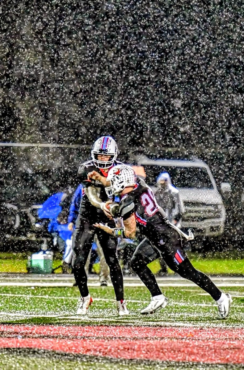 bonescl28's tweet photo. “Blessed with a good year. Hungry for a better one. Time to grind — got a lot to prove in 2026.
#kyheadhunter
#bothsides
#stongside
#Cardinals https://t.co/41U41ptqJm