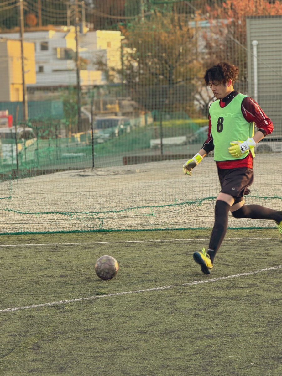 wp_zoo's tweet image. 参戦してきた！

7分の試合形式を交代しながらグルグル。
経験者ばっかりって事もなくて、思ってた以上に良いバランスのレベル感だった⚽️
初心者でも問題無し！

こーゆーの取りまとめるの大変だから企画したメンバーに感謝！

※個人としては怪我しなくて良かったw
(筋肉痛がヤバいけど)