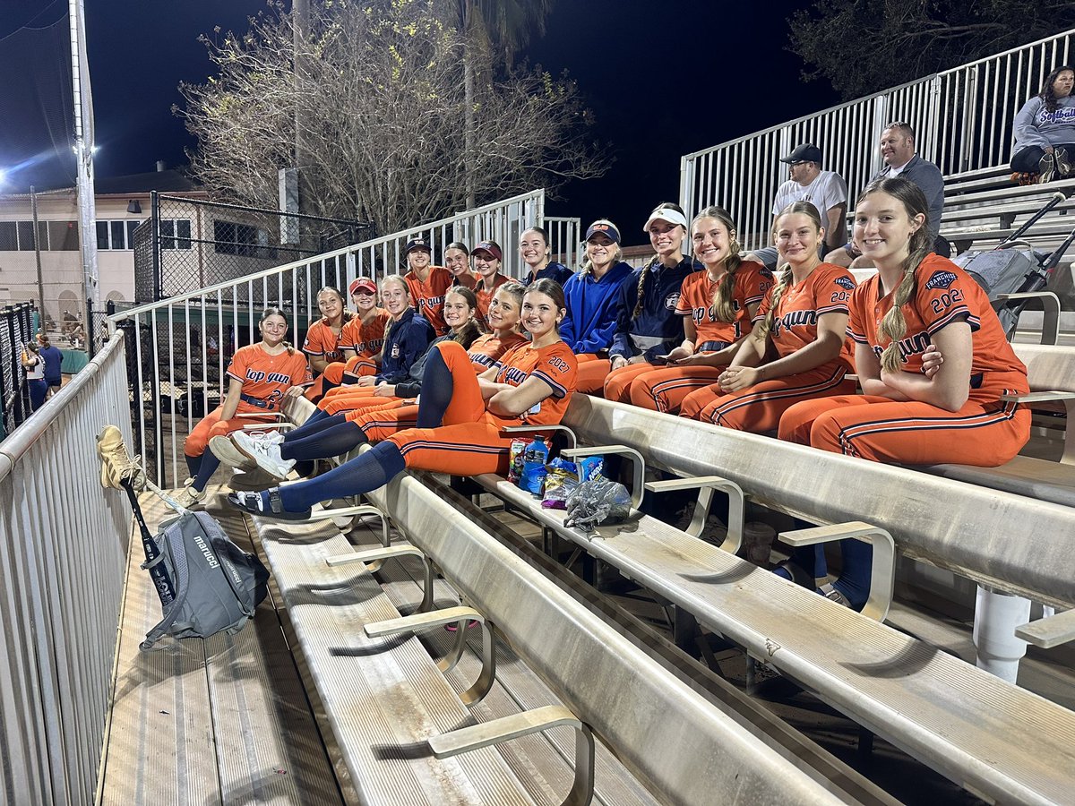 We are waiting on our bracket game so hanging out watching the lil’s <a href="/MSTopGunBest/">Top Gun 2011 MS</a>  go at it! #TGPRIDE <a href="/TGA_Turner/">Top Gun National 18U</a> <a href="/TGASciara/">Top Gun National 16</a>