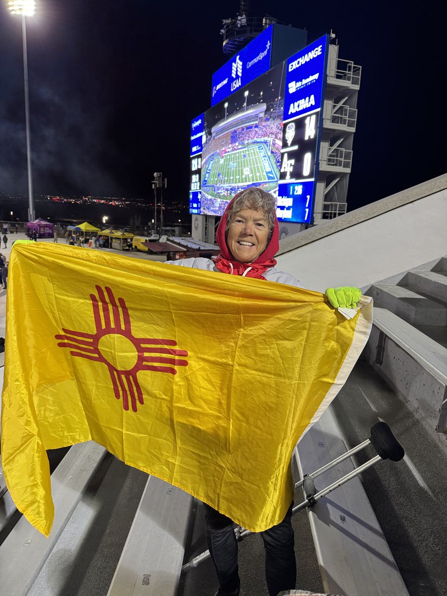 skylergetsbkts's tweet image. It’s a major sporting event, right? I know the rules.
⁦@GeoffGrammer⁩  

#GoLobos