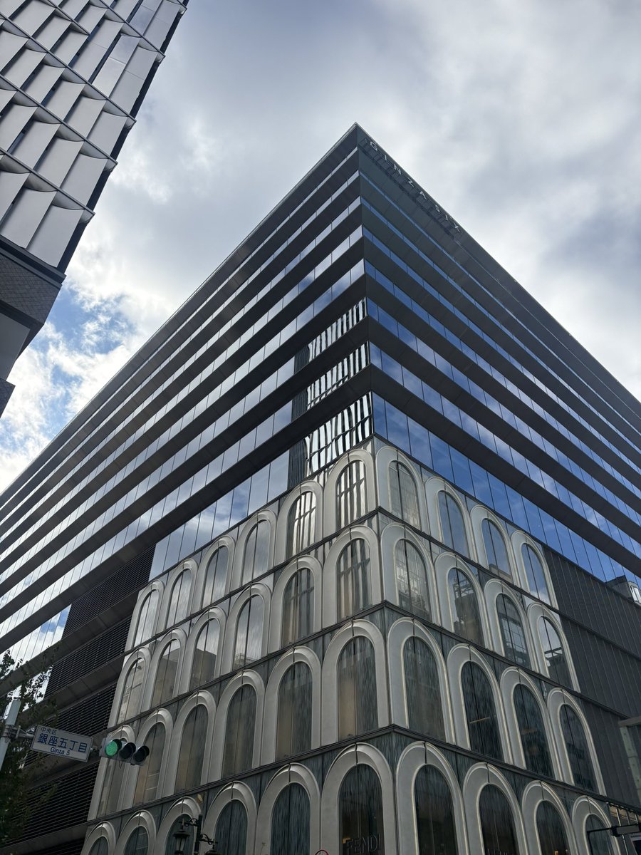 umu_designInc's tweet image. 今日は酉の市⛩️
熊手の新調です。🐻
お天気も良きようで、一安心。

#umudesignInc.
#丗SOU
#世SOU